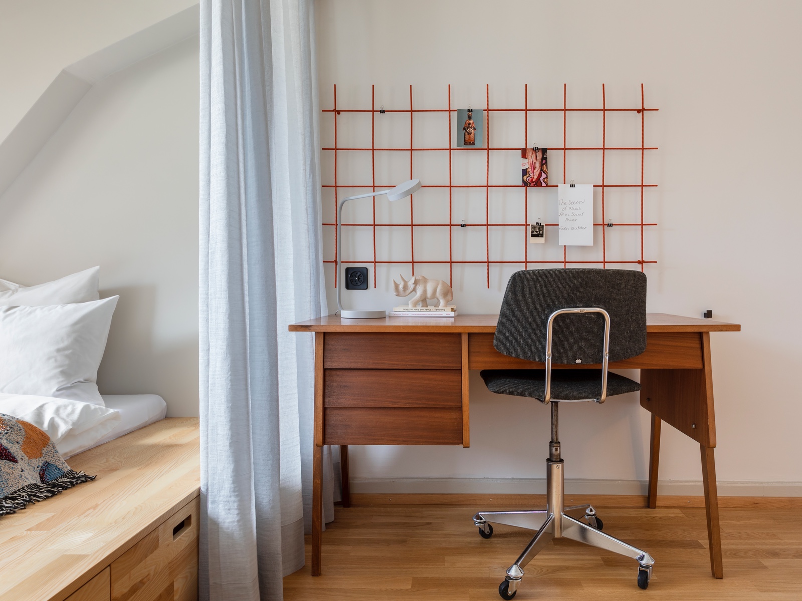 Helles Wohnzimmer im Feldberg CoLiving Basel